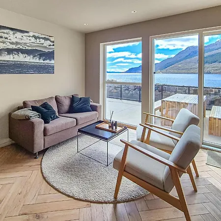 3 Bedroom Gorgeous In Holiday home