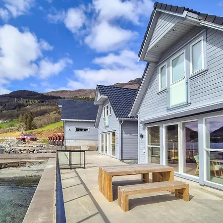 3 Bedroom Gorgeous In Holiday home