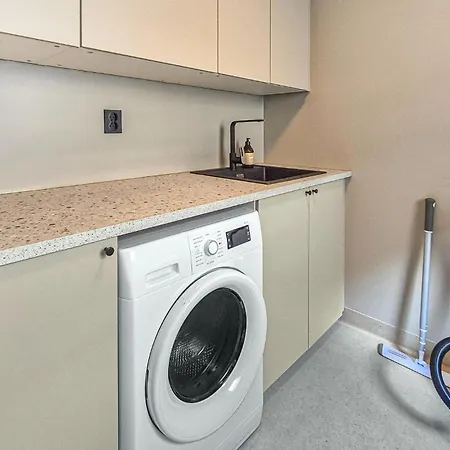 3 Bedroom Gorgeous In Holiday home